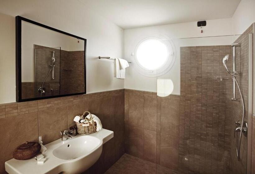 جناح جونيور مزوَّد بشرفة, D Place Hotel & Suite