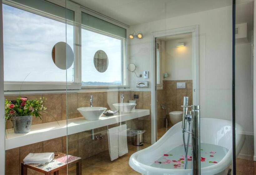 جناح مزود بتراس, D Place Hotel & Suite