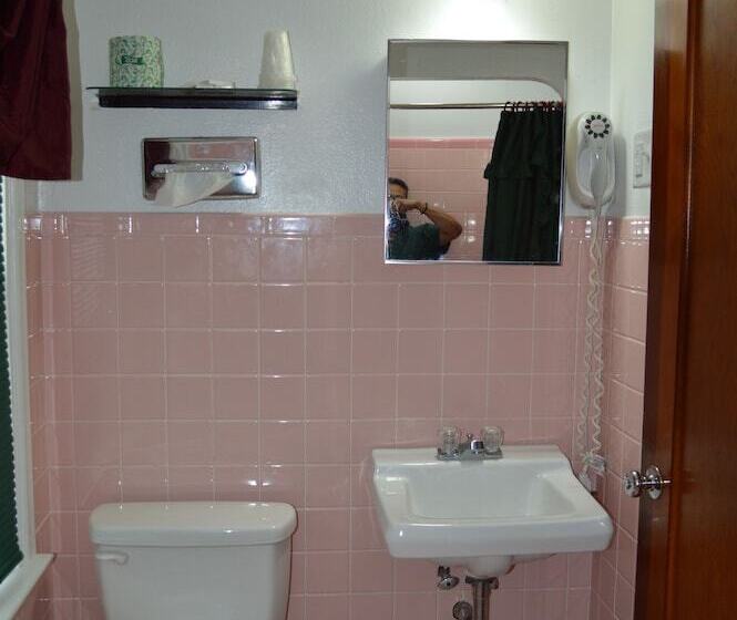 غرفه قياسيه سريرين مزدوجين, Great Lakes Motel