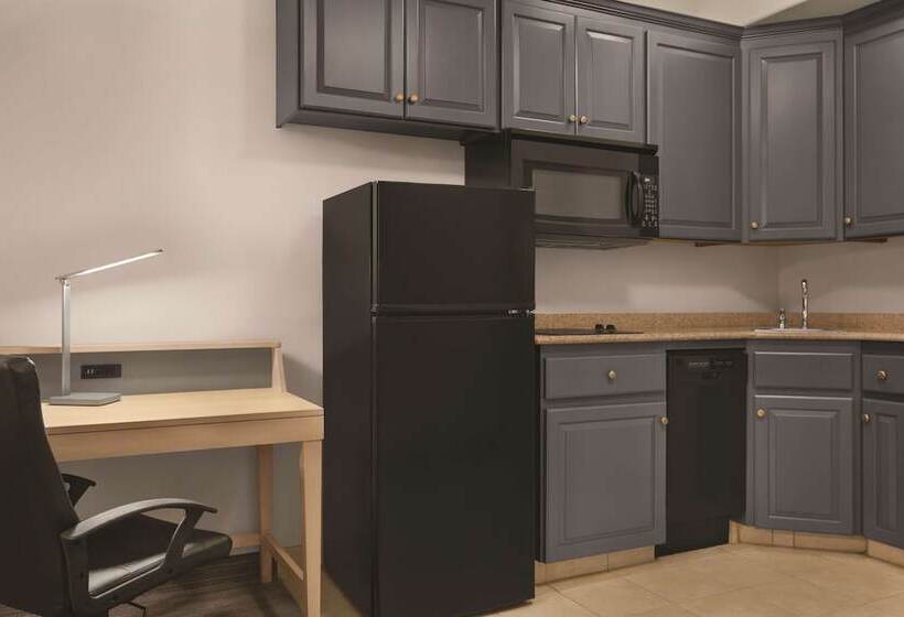 جناح, Spark By Hilton Redlands