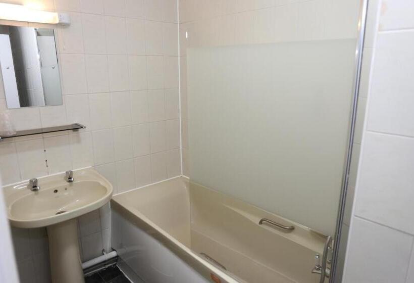 デラックストリプルルーム, Elstree Inn