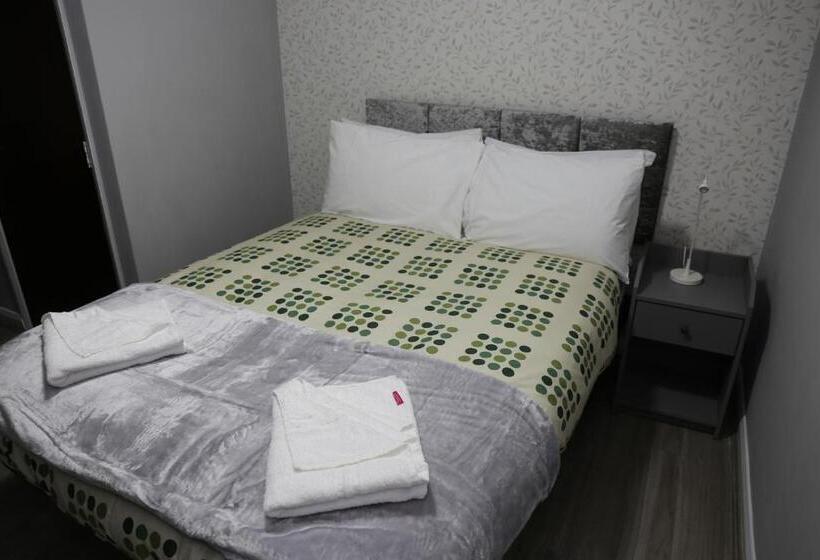 バスルーム共有のトリプルスタンダード, Elstree Inn