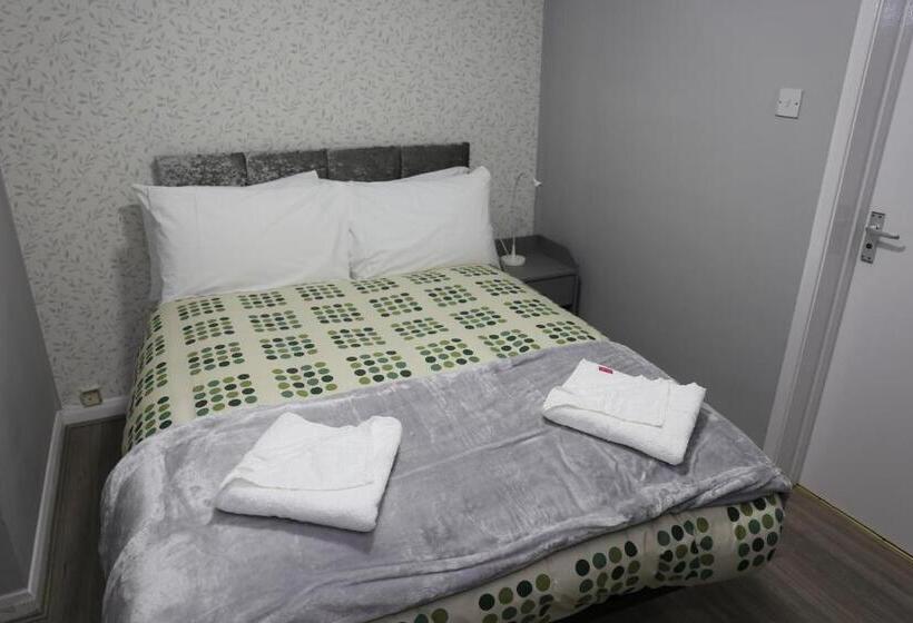 バスルーム共有のトリプルスタンダード, Elstree Inn