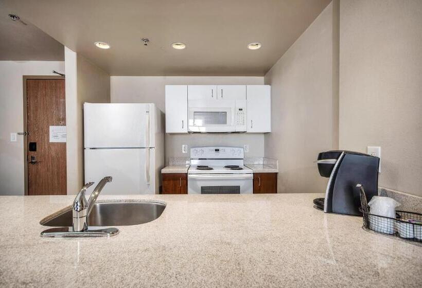 מיטת קינג בסוויטה, Homesuites By D3h