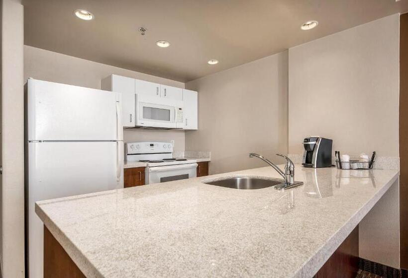 מיטת קינג בסוויטה, Homesuites By D3h