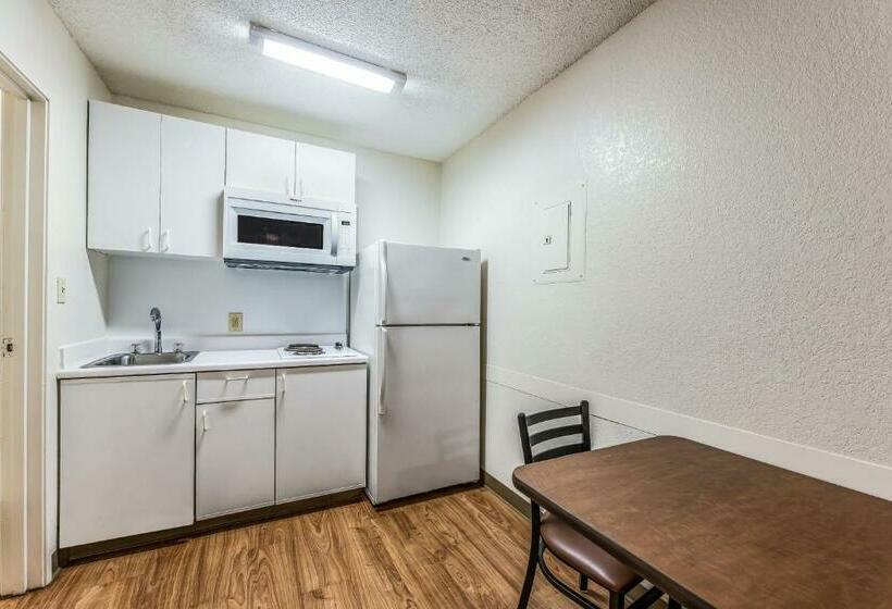 Студия Стандарт, Hometowne By Red Roof Studios Cincinnati Sharonville