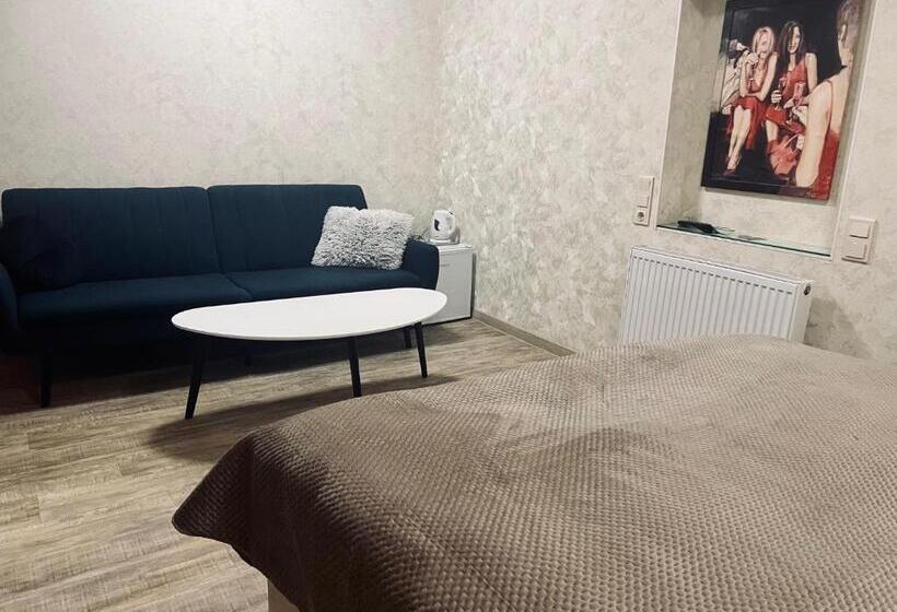 جناح جونيور, Kharkovlux