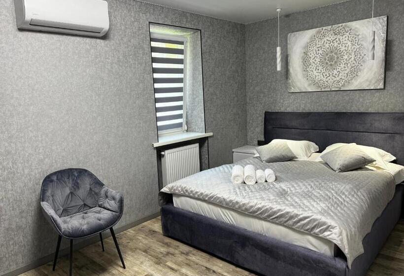 غرفة ديلوكس ثلاثية, Kharkovlux