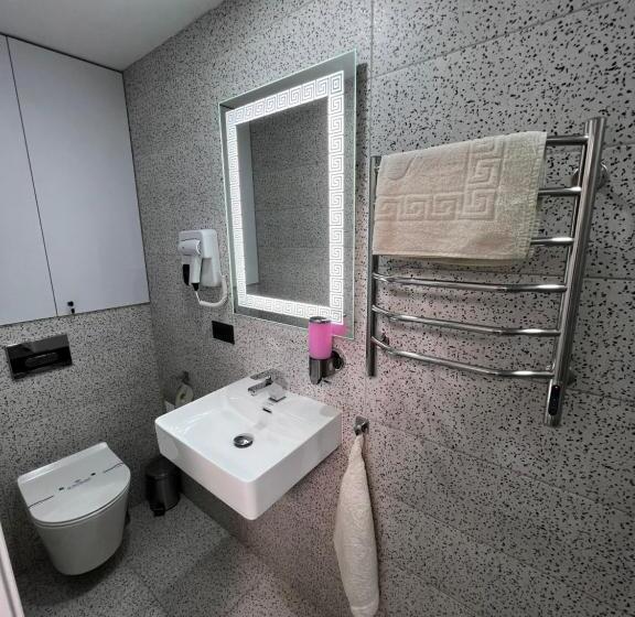 غرفة ديلوكس ثلاثية, Kharkovlux