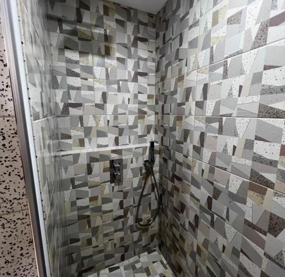 غرفة ديلوكس ثلاثية, Kharkovlux