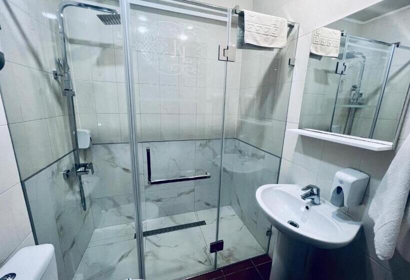 جناح جونيور, Kharkovlux