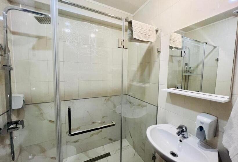 جناح جونيور, Kharkovlux