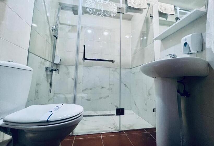 جناح جونيور, Kharkovlux