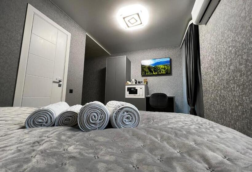 غرفة ديلوكس ثلاثية, Kharkovlux