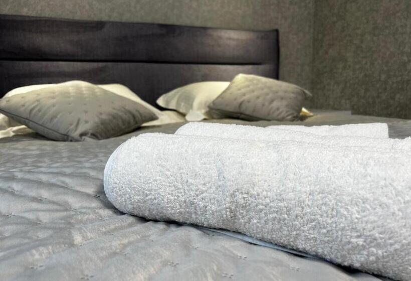 غرفة ديلوكس ثلاثية, Kharkovlux