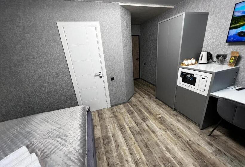 غرفة ديلوكس ثلاثية, Kharkovlux