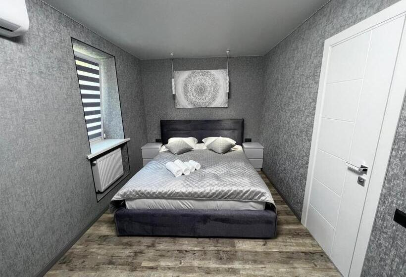 غرفة ديلوكس ثلاثية, Kharkovlux