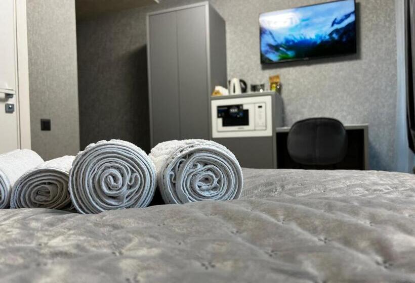 غرفة ديلوكس ثلاثية, Kharkovlux