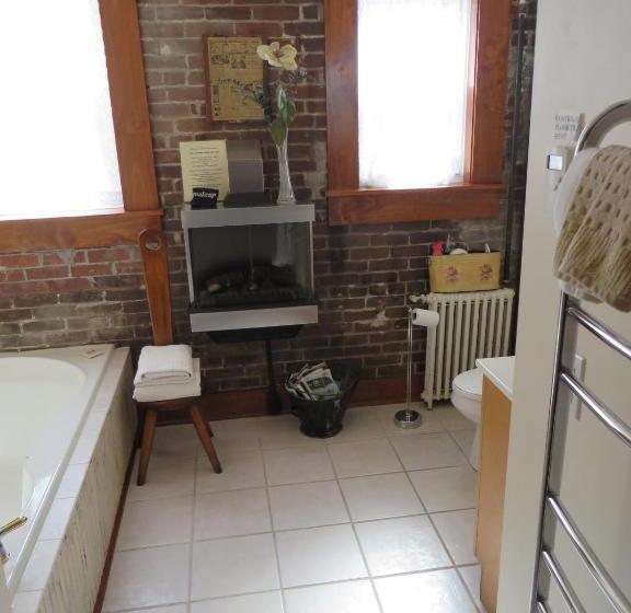 جناح سرير كينج, Market Street Inn