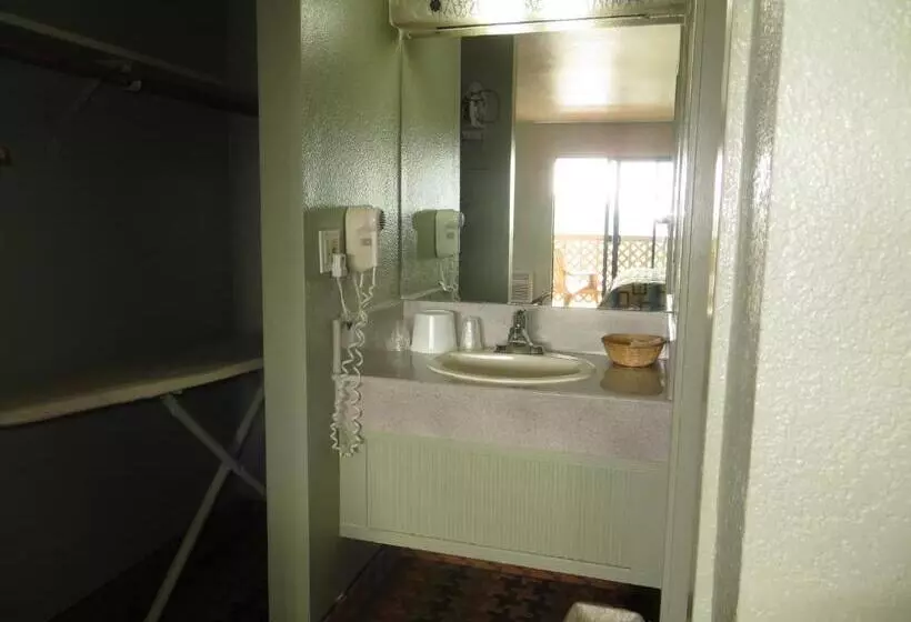 身障者適用キングサイズベッドルーム, Ocean Gate Inn