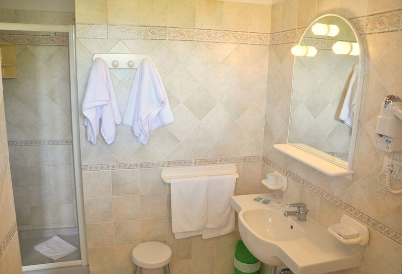 标准工作室, Palm Village