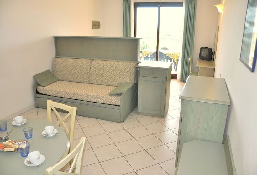 标准工作室, Palm Village