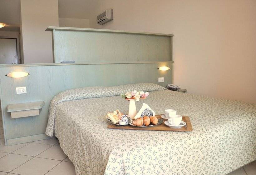 标准工作室, Palm Village