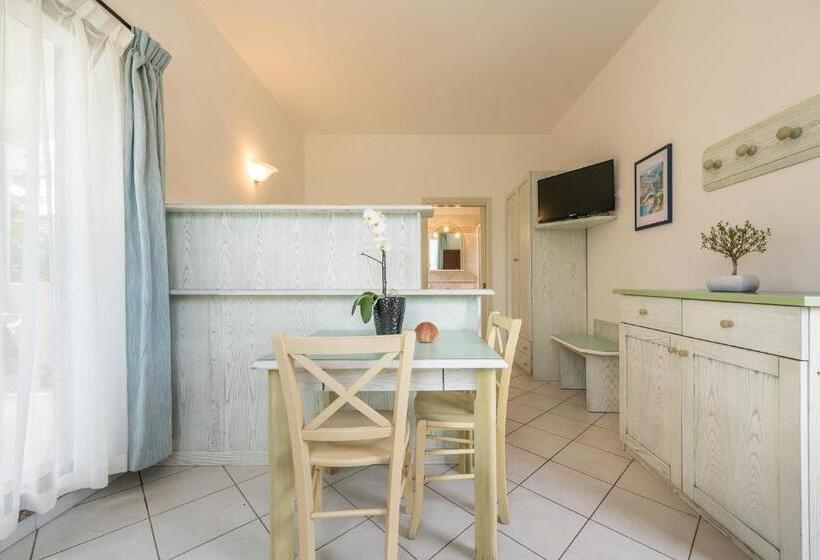 标准工作室, Palm Village