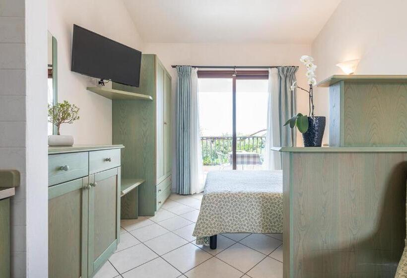 标准工作室, Palm Village