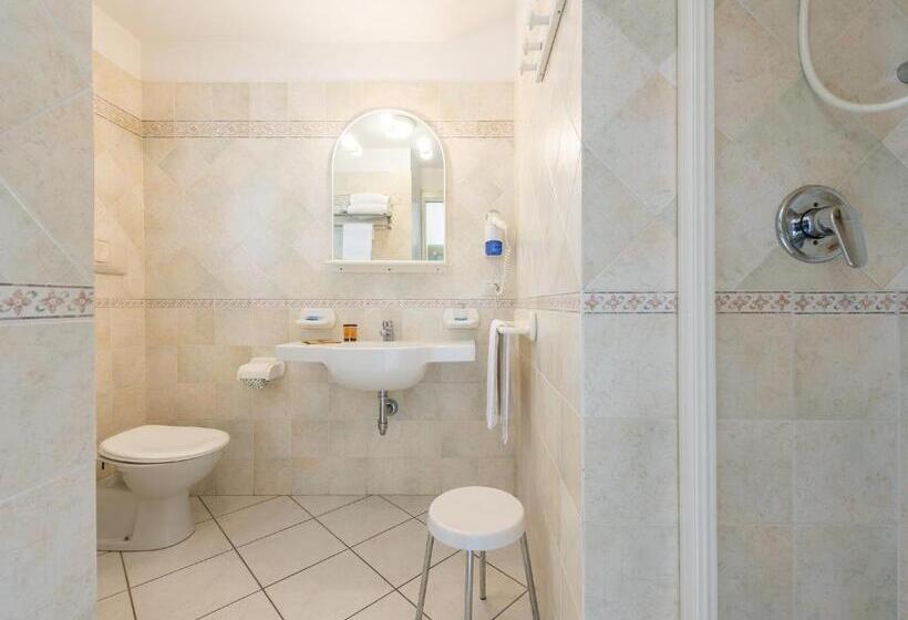 高级工作室, Palm Village