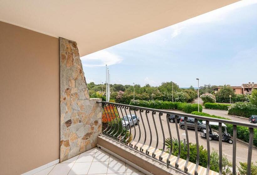 高级工作室, Palm Village