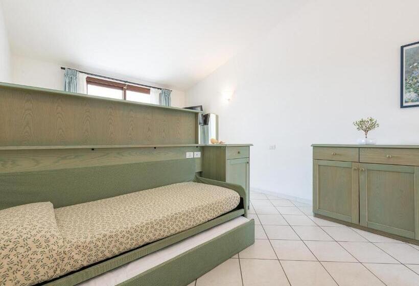 高级工作室, Palm Village