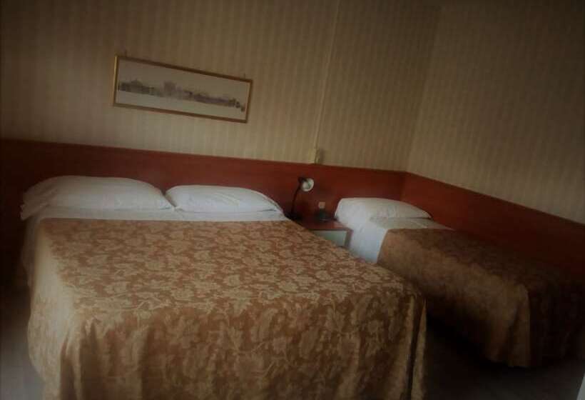 חדר סטנדרט לשלושה, Pompei