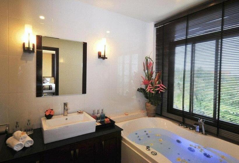 سوییت, Salana Boutique