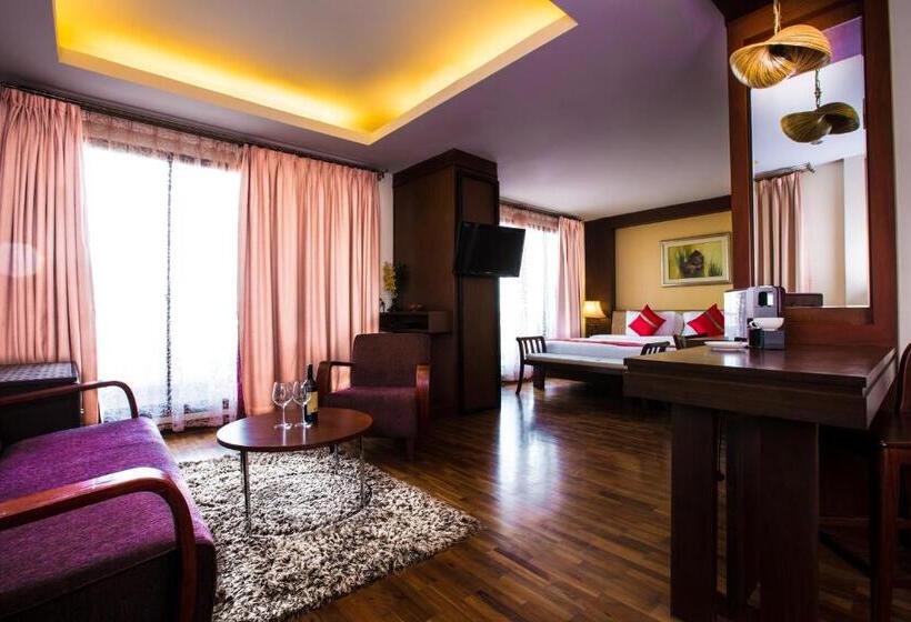 سوئیت با چشم‌انداز رودخانه, Salana Boutique