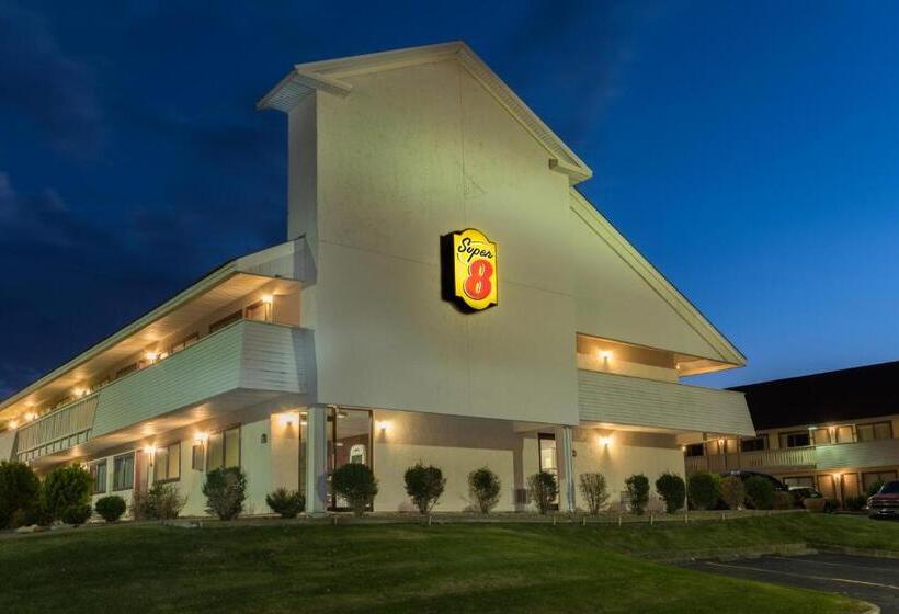 带2个双人床的标准工作室, Super 8 By Wyndham Strongsville/cleveland