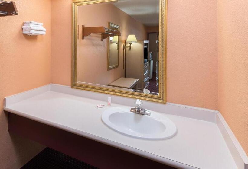 Quarto Estandar 2 Camas Casal, Super 8 By Wyndham Strongsville/cleveland