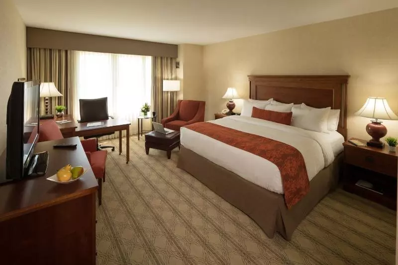 身障者適用キングサイズベッドルーム, The Inn At Virginia Tech  On Campus