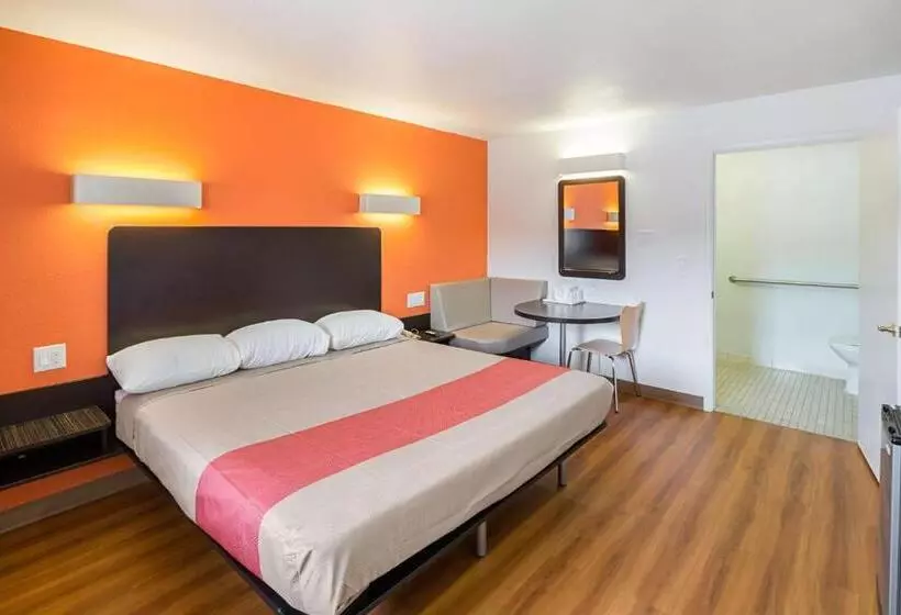 身障者適用キングサイズベッドルーム, Motel 6el Paso, Tx  Airport  Fort Bliss