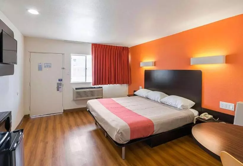 身障者適用キングサイズベッドルーム, Motel 6el Paso, Tx  Airport  Fort Bliss