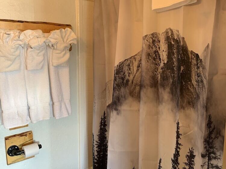 סוויטה משפחתית, The Trailhead