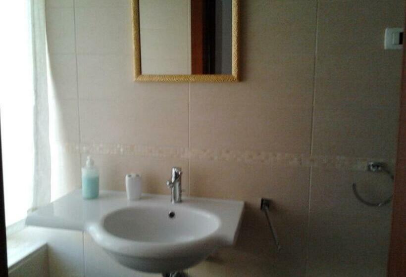 带阳台的三人标准间, Mediterraneo Camere