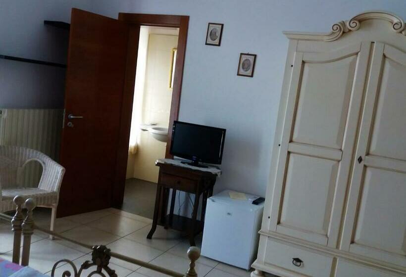 带阳台的三人标准间, Mediterraneo Camere