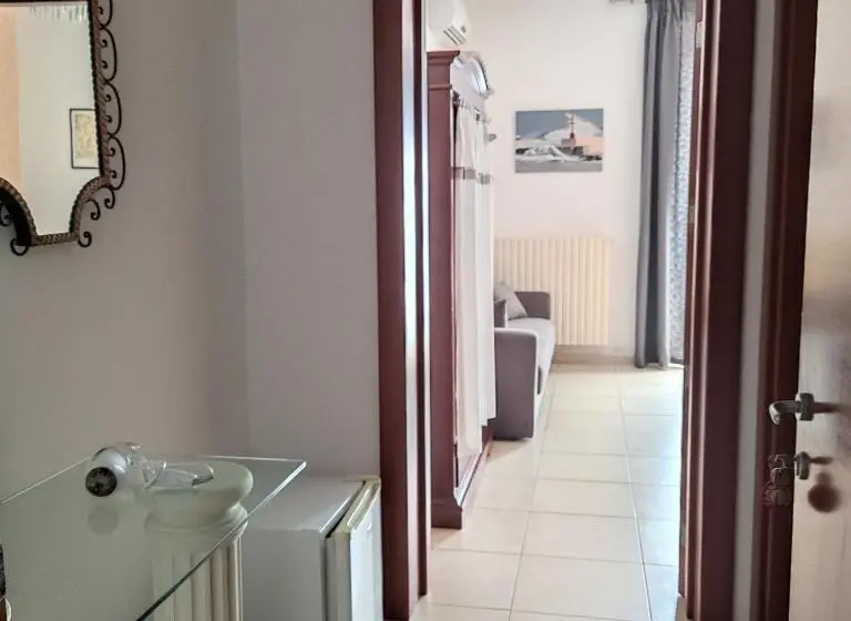 اتاق استاندارد چهارنفره با بالکن, Mediterraneo Camere