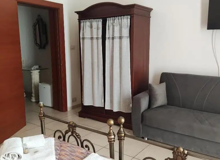 اتاق استاندارد چهارنفره با بالکن, Mediterraneo Camere