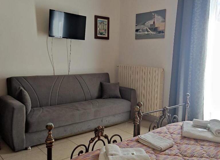 带阳台标准四人间, Mediterraneo Camere