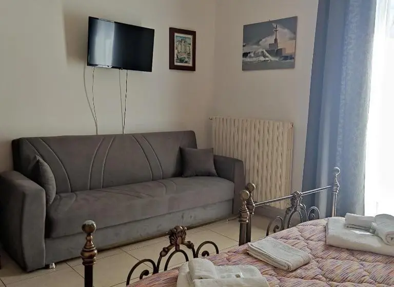 اتاق استاندارد چهارنفره با بالکن, Mediterraneo Camere