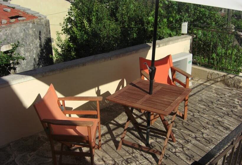 آپارتمان 1 خوابه با بالکن, Patriko Traditional Residence