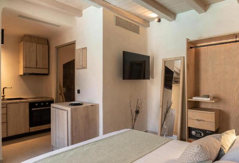 Полулюкс Вид на Бассейн, Manili Boutique Suites & Villas