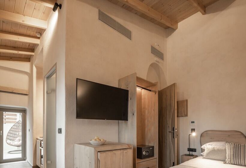 Полулюкс Вид на Бассейн, Manili Boutique Suites & Villas